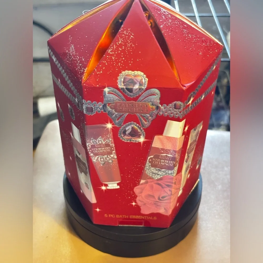 Badgley Mischka Strawberry Champagne Bath Set